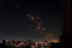 Videa ukazují útok Íránu na města Tel Aviv a Hebron v Izraeli