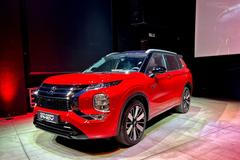 Mitsubishi Outlander PHEV 2025