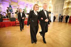 Tradiční ples Armády ČR připomněl 25 let v NATO a podpořil Vojenský fond solidarity. Řehka, Černochová, Pavel (9. 3. 2024).