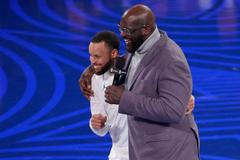 Stephen Curry a Shaquille O'Neal při Utkání hvězd NBA 2025