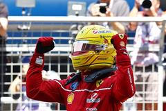 Lewis Hamilton slaví triumf ve sprintu v rámci Velké ceny Číny F1 2025