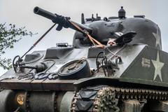 Final Strike. Konvoj historické techniky projíždí městy osvobozenými Američany