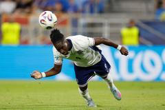 Jonathan Rowe dává gól ve finále ME do 21 let Anglie - Německo