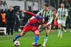 Lukáš Kalvach a Kristoffer Zachariassen v zápase EL Ferencváros - Plzeň