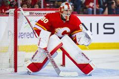 Zákroky brankáře Calgary Daniela Vladaře v zápase s New Yorkem Rangers