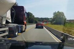 Policie zveřejnila záběry nebezpečně předjíždějícího kamionu