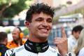 Lando Norris z McLarenu slaví triumf ve VC Monaka F1 2025