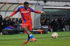 Rafiu Durosinmi v zápase EL Viktora Plzeň - Lazio
