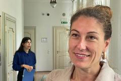 Budu první, kdo ráda poskytne všechny dokumenty, tvrdí Decroix k neposkytnutí dokumentů