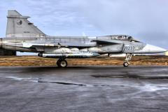 Letoun Jas-39 Gripen české armády na islanském letišti Keflavík.