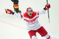 Nikolaj Ehlers slaví gól Dánska na MS 2025 v hokeji