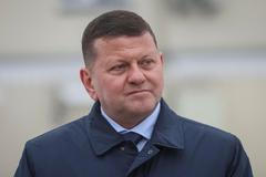 Moskva na bojišti sice skoro nepostupuje, ale na jiných frontách vítězí, píše ukrajinský generál Valerij Zalužnyj.