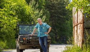 Cestovatel Dan Přibáň s vozem LUAZ