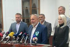 Jurečka přivedl Romy, kteří ho chválili. Jiní Romové proti tomu protestují