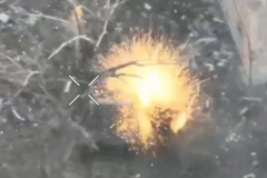 Ukrajinská želví sanitka musela odolat útokům dronů a dělostřelectva, aby odvezla zraněné vojáky