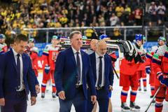 Radim Rulík s asistenty po vyřazení ve čtvrtfinále MS 2025