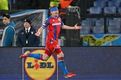 Pavel Šulc slaví gól v zápase EL Lazio - Viktora Plzeň