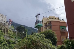 U Neapole se zřítila kabina lanovky, čtyři lidé zemřeli, píší agentury