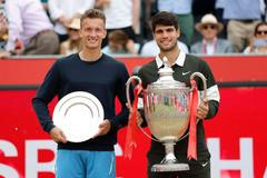 Jiří Lehečka - Carlos Alcaraz, finále Londýn Queen's Club 2025