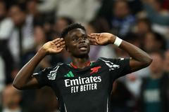 Bukayo Saka slaví gól Arsenalu ve čtvrtfinále Ligy mistrů proti Realu