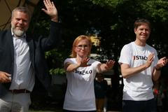 Se slušností se nikam nedostanete, tvrdí Konečné. Ostrou kritiku hájí tím, že si prý nezačala