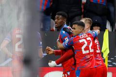 Hráči Plzně slaví gól v zápase EL Viktora Plzeň - Lazio