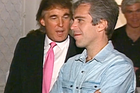 Donald Trump a Jeffrey Epstein together v roce 1992