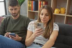 pár, telefony, sociální sítě