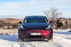 Tesla Model Y 7 sedadel