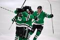 Thomas Harley (55), Tyler Seguin (91) a Tyler Seguin (91) slaví gól Dallasu