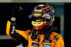 Oscar Piastri z McLarenu slaví triumf ve VC Bahrajnu F1 2025