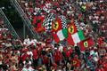 Fanoušci Ferrari během kvalifikace na VC Emilie-Romagny F1 2025