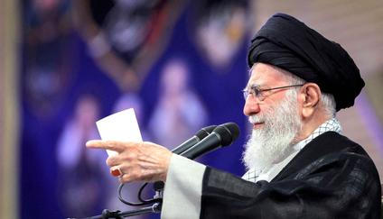 Alí Chameneí, Irán