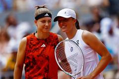 Karolína Muchová a Iga Šwiateková před finále French Open 2023