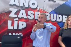 Předseda ANO Andrej Babiš při úterním setkání s voliči na Plzeňsku, kdy navštívil tři města.