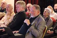 Emotivní jednán o skládce. Můžete se nám představit? žádali lidé