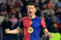 Robert Lewandowski slaví gól Barcelony ve čtvrtfinále Ligy mistrů