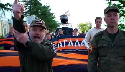 Rusové pořádají ve svých ulicích i tzv. Pochody na Washington a jízdy se Sarmat-mobily