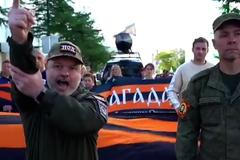 Rusové pořádají ve svých ulicích i tzv. Pochody na Washington a jízdy se Sarmat-mobily