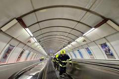 Hasiči zasahují ve stanici metra Staroměstská