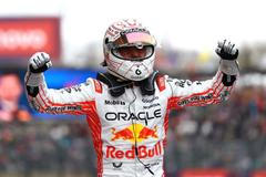 Max Verstappen v Red Bull slaví triumf ve VC Japonska F1 2025