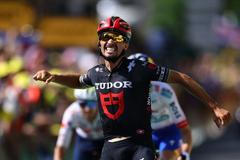 Julian Alaphilippe slaví domnělý triumf v 15. etapě Tour de France