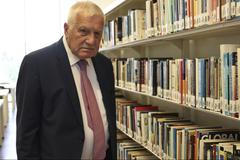 Politické bizáry - Miroslav Singer ostře zareagoval na tvrzení Václava Klause