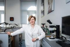 hodinky, hodinářka, řemeslo, ženy v mužských profesích