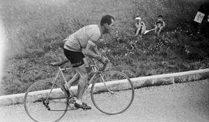 Gino Bartali na trati Gira d'Italia v roce 1952