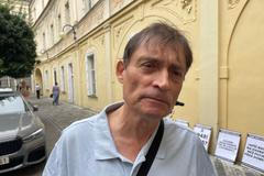 Nebojujeme proti srpu a kladivu Konečné, jde o něco vážnějšího, tvrdí Novotný