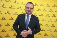 Předseda KDU-ČSL Marian Jurečka odmírá kritiku spolustraníků, že by se málo vymezoval vůči politice ODS