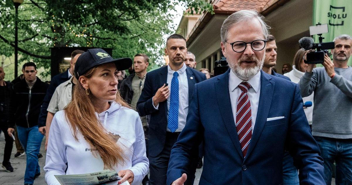 Než si začala s expremiérem Fialou, řekla to Kupkovi. Decroix zkouší nového parťáka – influencera