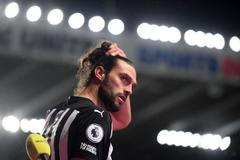 fotbal, anglická liga, Premier League 2020/2021, Newcastle United v Leicester City, Andy Carroll