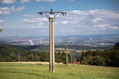 Horní Blatná; elektřina; napětí; elektrické vedení; energie; elektrárna; dráty; sloup; sloupy; znečištění; Česko; krajina; ekologie; země; ilustrační foto